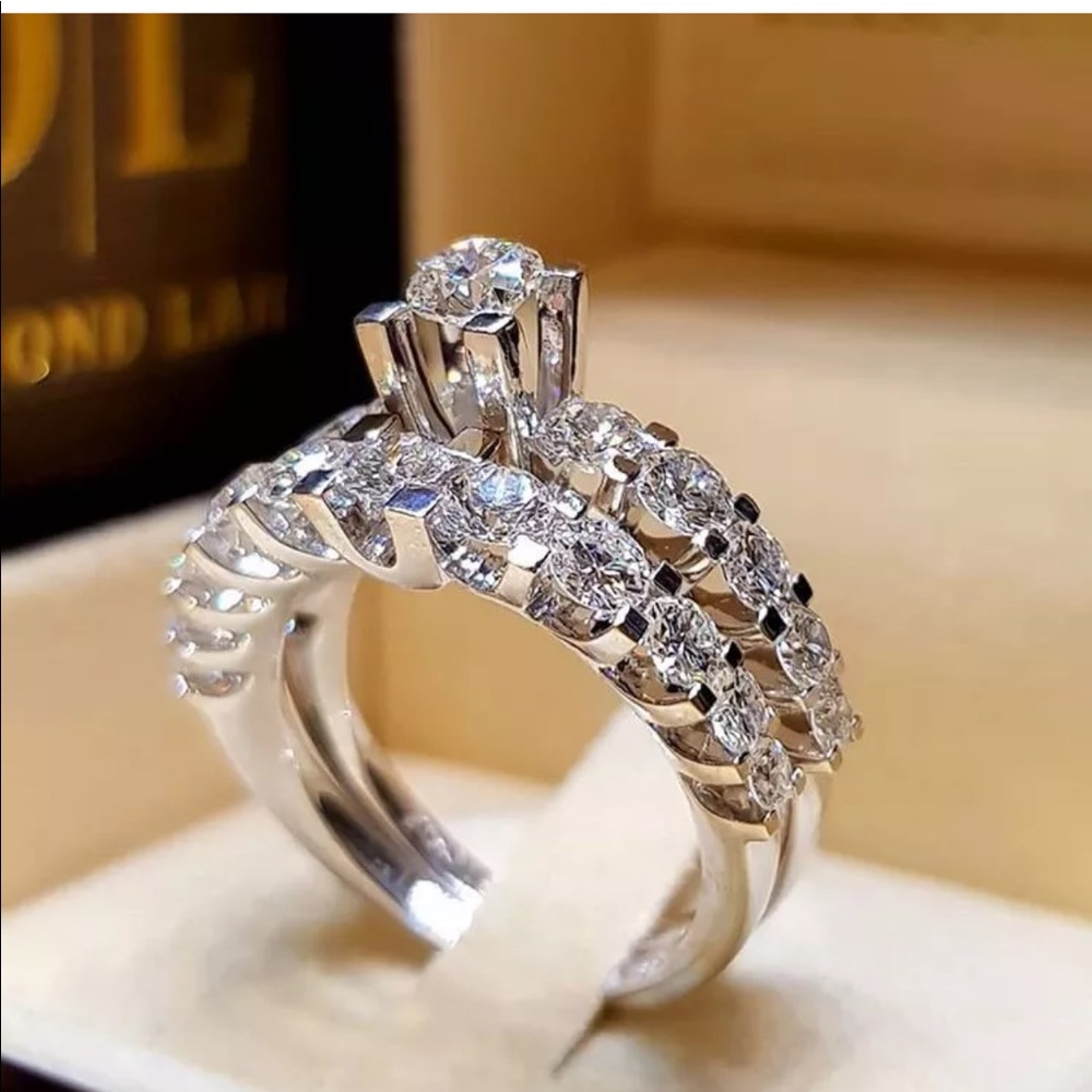 🌻🌻🌻White Sapphire Ring 🌻🌻